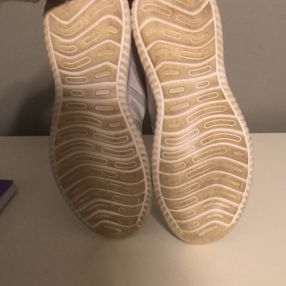 Tennis shoes - Picture 4 of 4